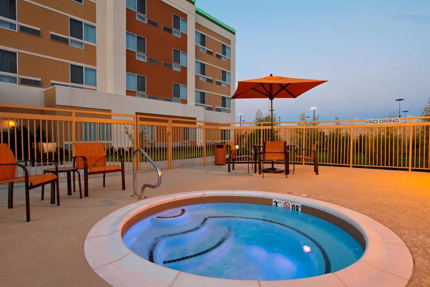Courtyard by Marriott Victoria OUTDOOR_POOL