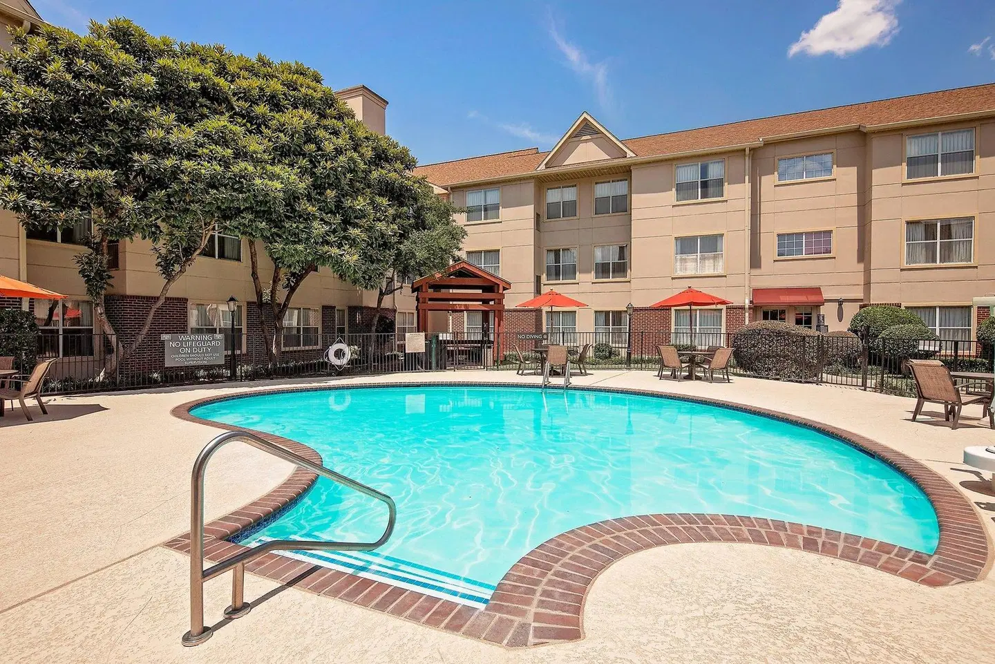 Residence Inn by Marriott Arlington OUTDOOR_POOL