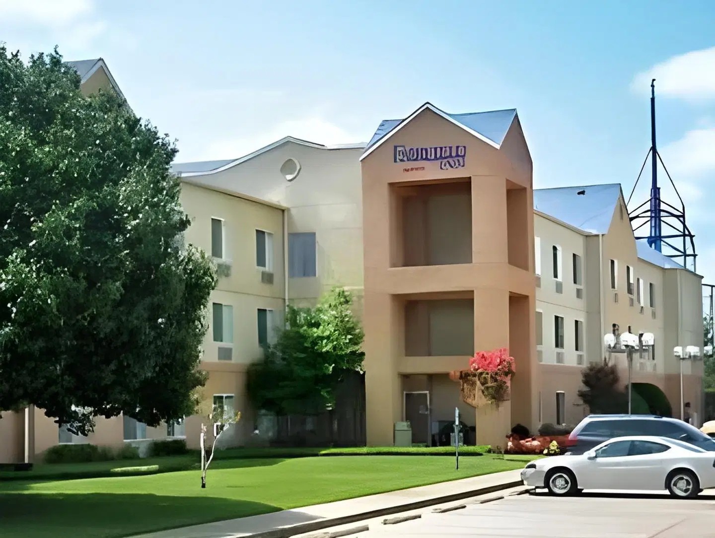 Fairfield Inn & Suites by Marriott Arlington Near Six Flags EXTERIOR