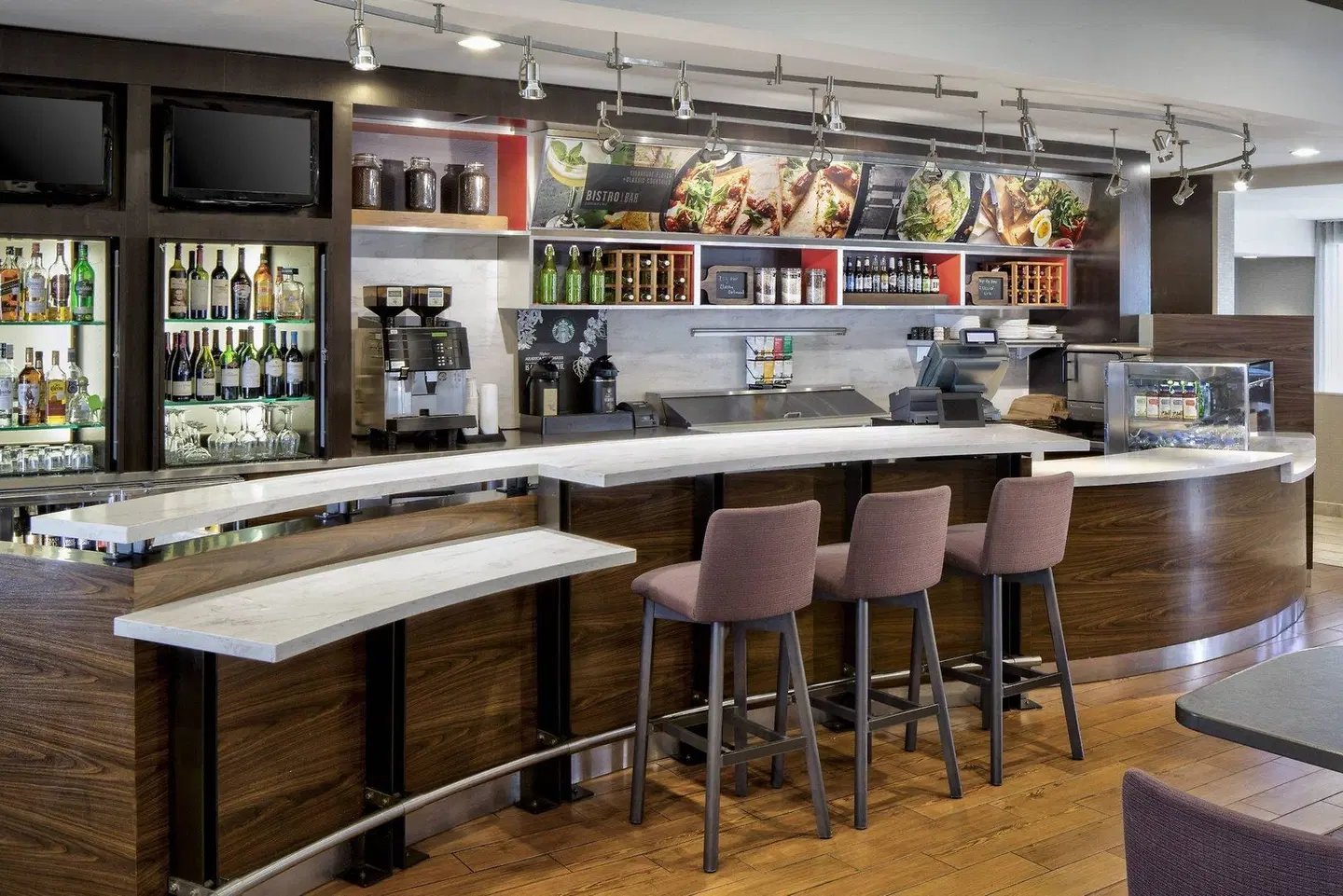 Courtyard by Marriott Dallas Arlington/Entertainment District Bar