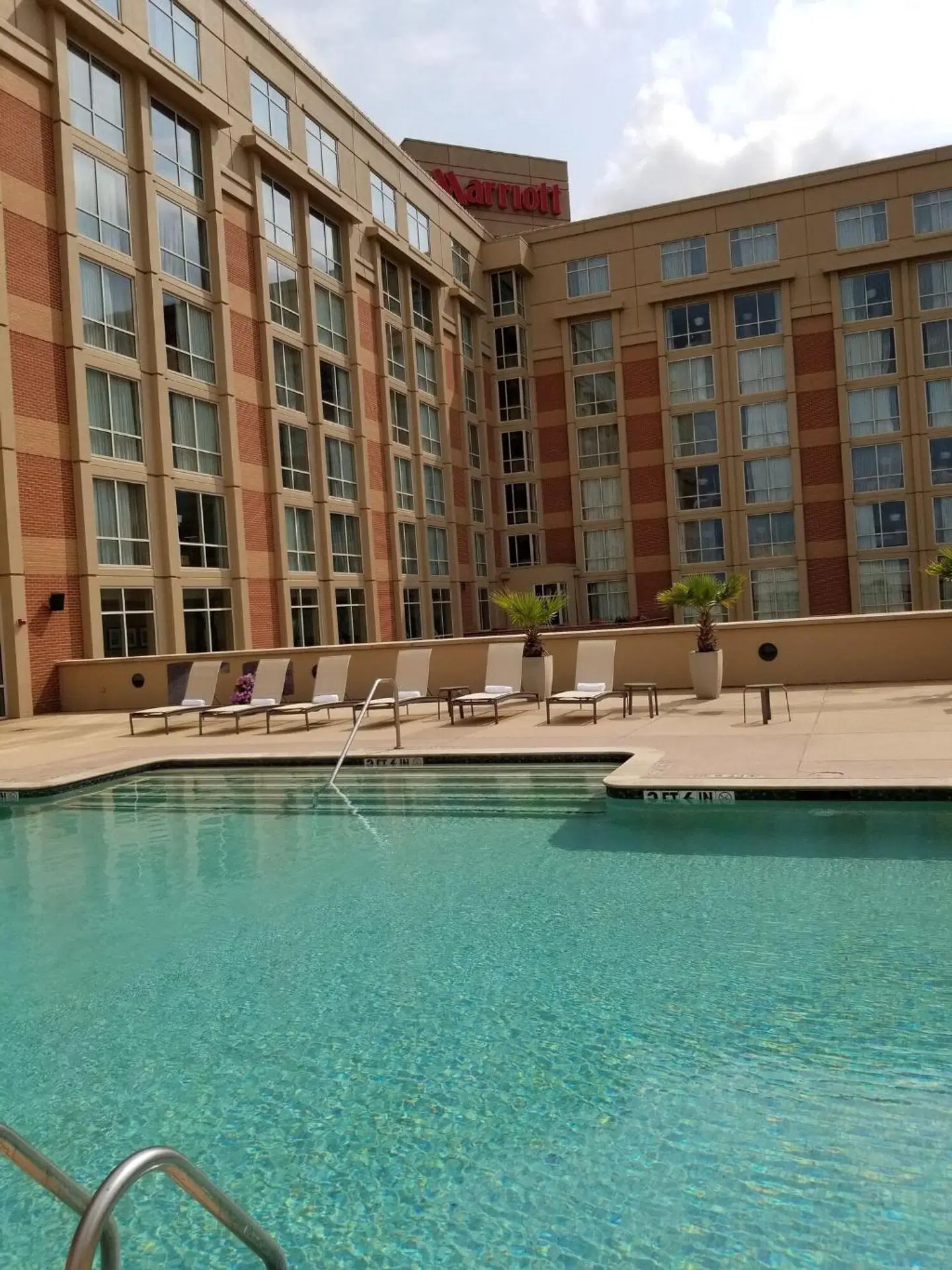 Houston Marriott Sugar Land OUTDOOR_POOL
