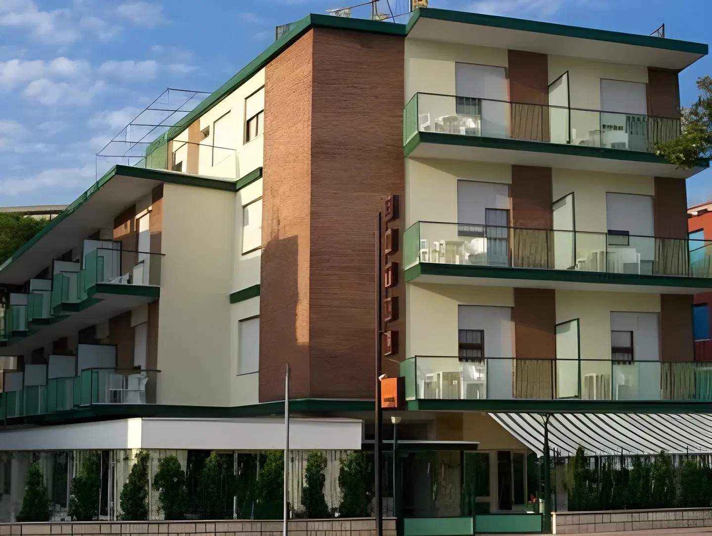 Viola EXTERIOR