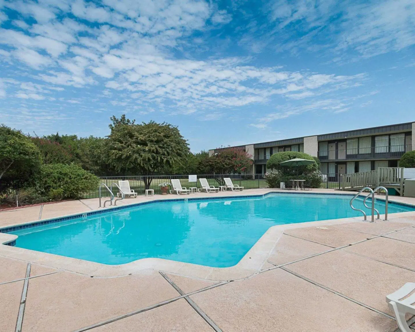 Quality Inn Ennis OUTDOOR_POOL