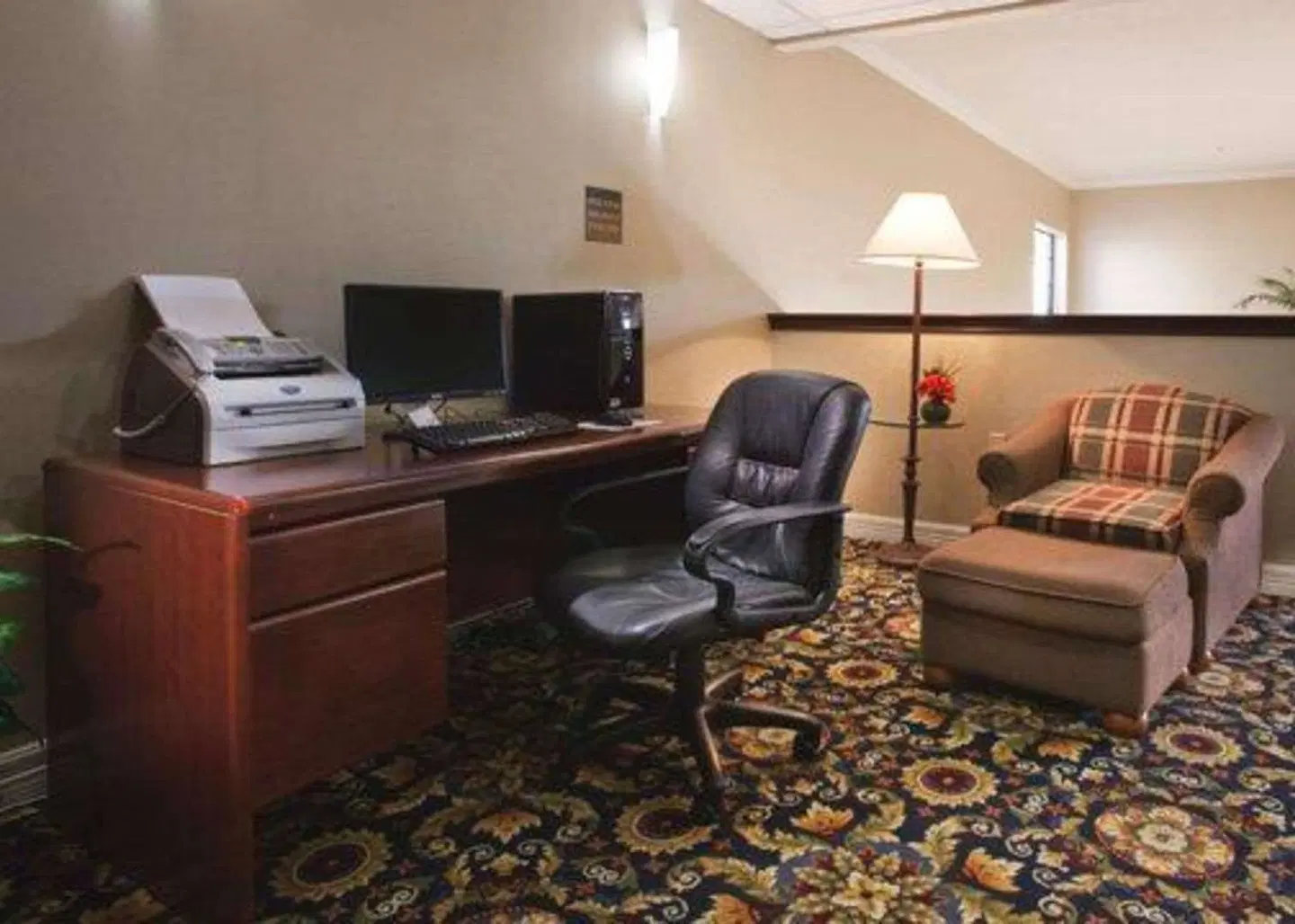 Quality Inn & Suites Near University LOUNGE_LOBBY