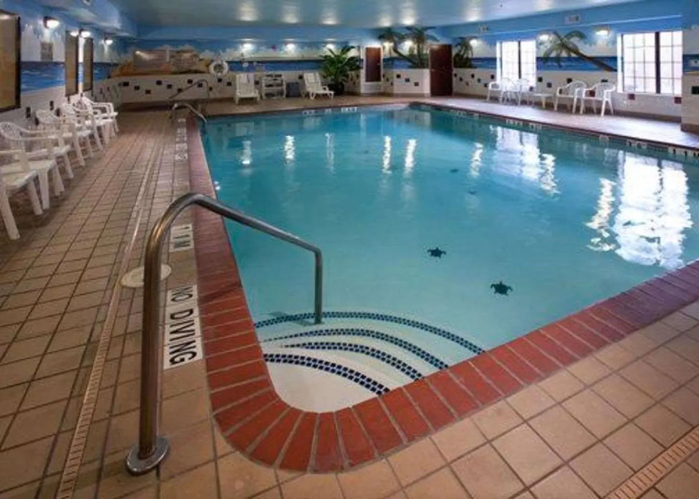 Quality Inn & Suites Near University OUTDOOR_POOL