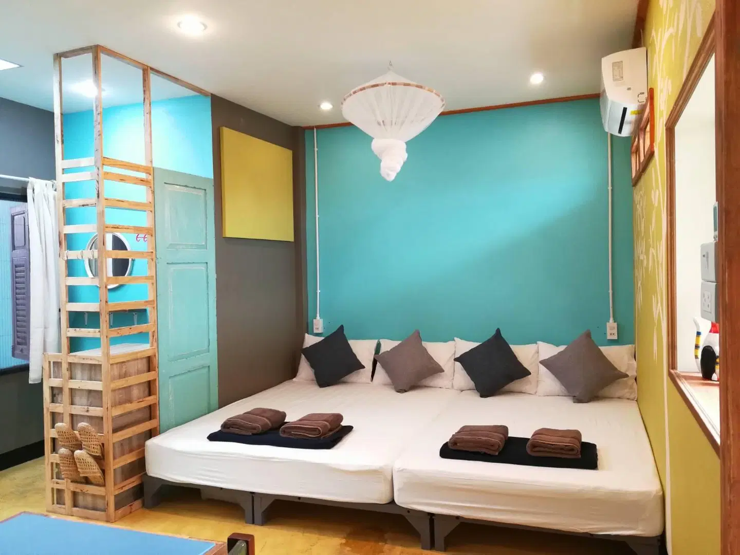 60 Blue House ROOM_EXAMPLE