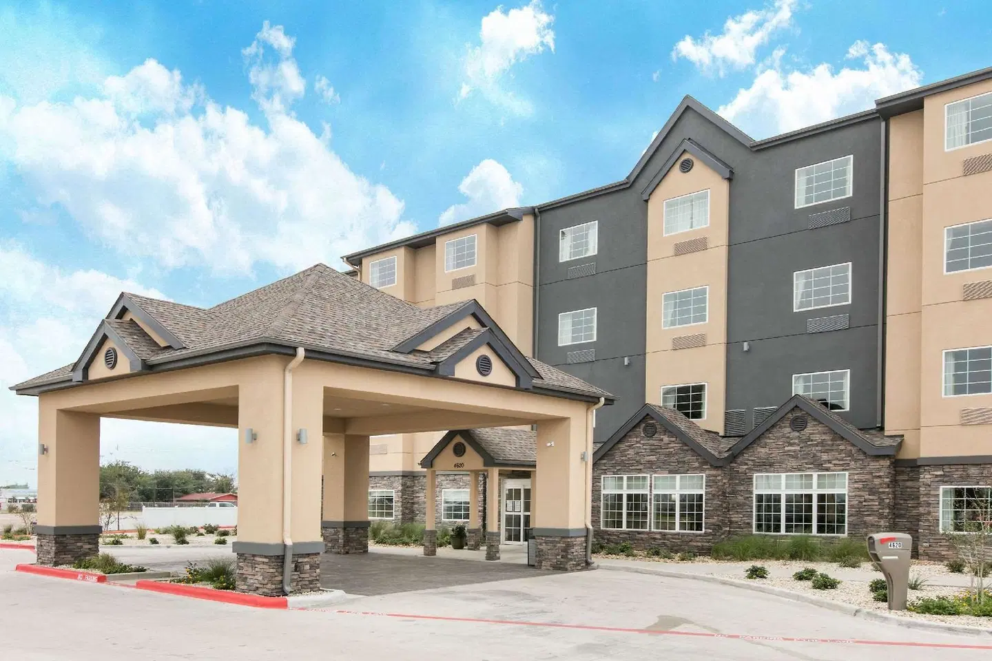 Microtel Inn & Suites by Wyndham Lubbock EXTERIOR
