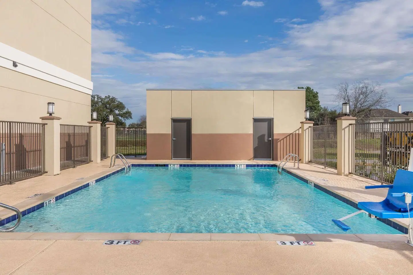 Days Inn & Suites by Wyndham Houston NW Cypress OUTDOOR_POOL