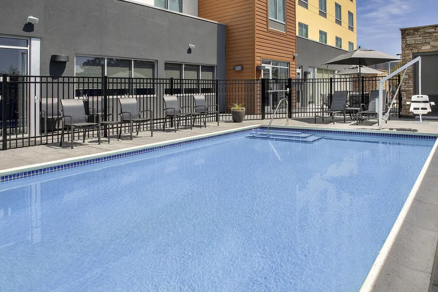 Fairfield Inn & Suites by Marriott Santa Rosa Rohnert Park OUTDOOR_POOL