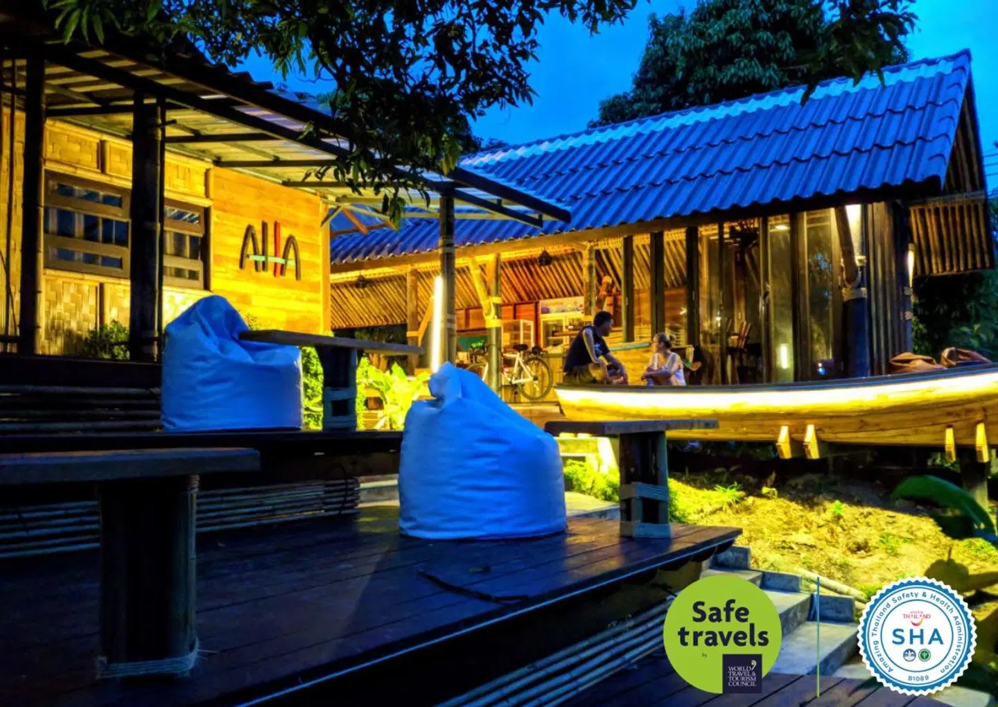 AHA Lanta Cozy Hostel Bar