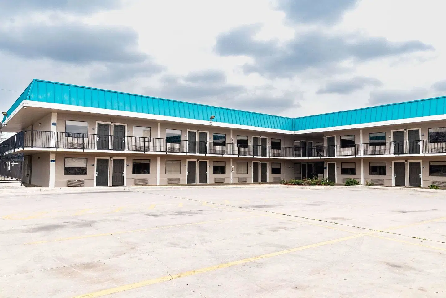 Days Inn by Wyndham Central San Antonio NW Medical Center EXTERIOR