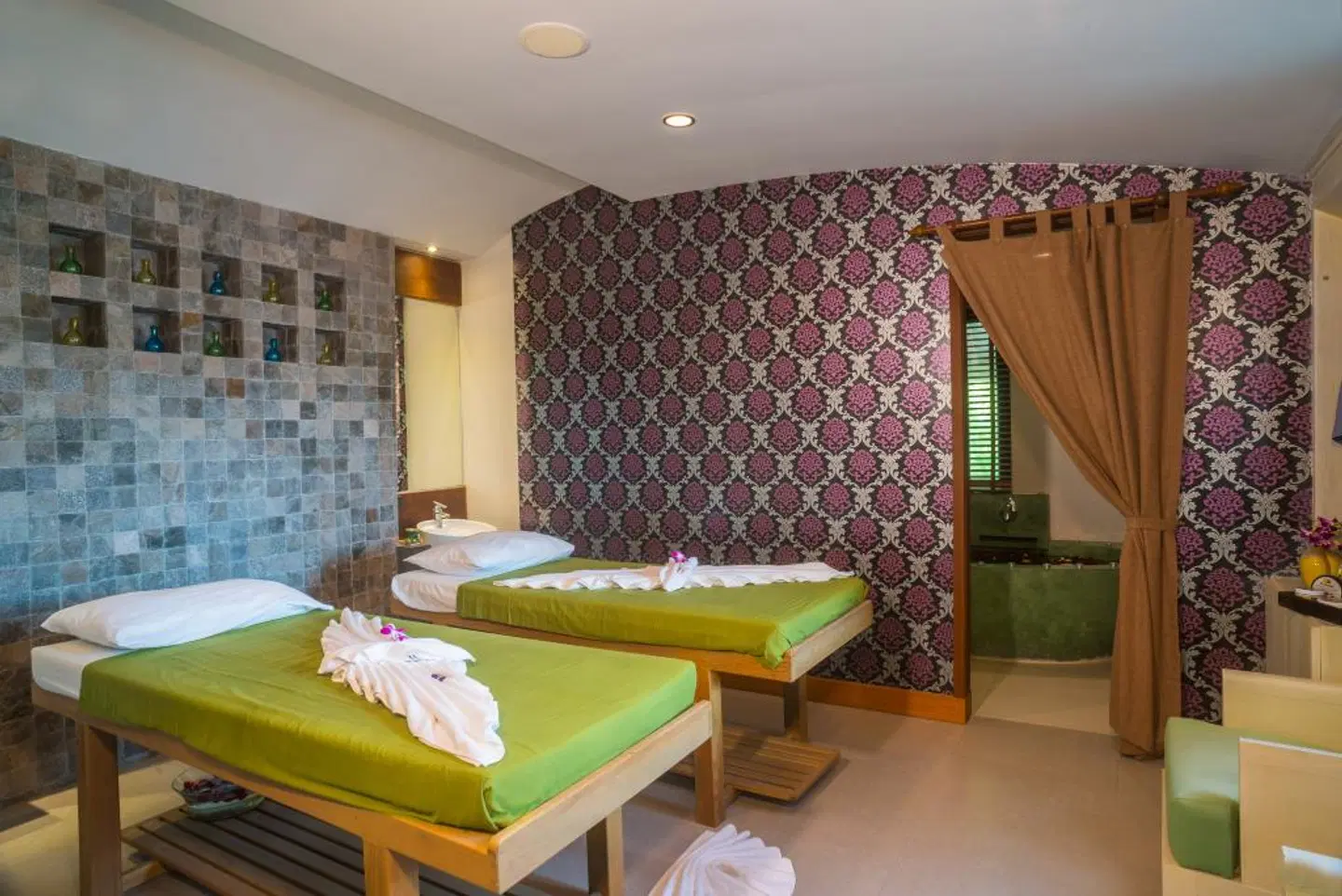 Weekender Resort HEALTH_BEAUTY