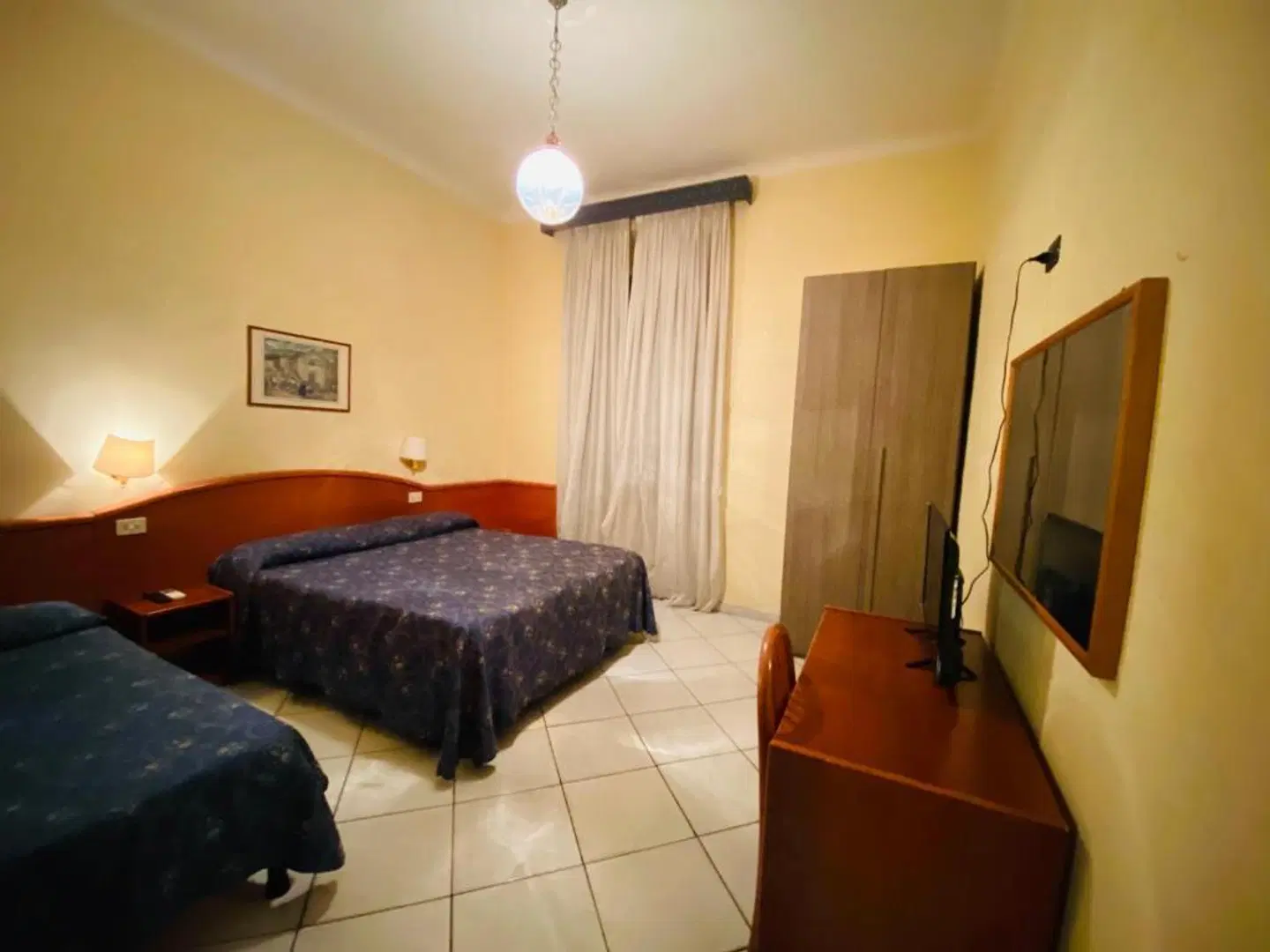 Ferrari ROOM_EXAMPLE