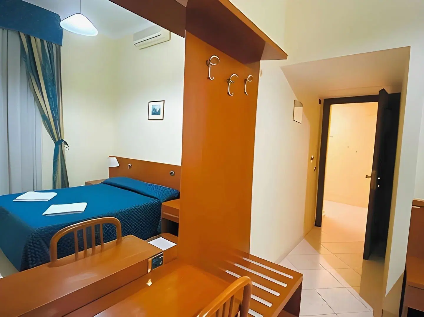 Ferrari ROOM_EXAMPLE
