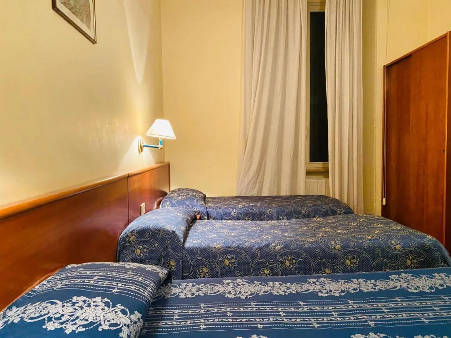 Ferrari ROOM_EXAMPLE