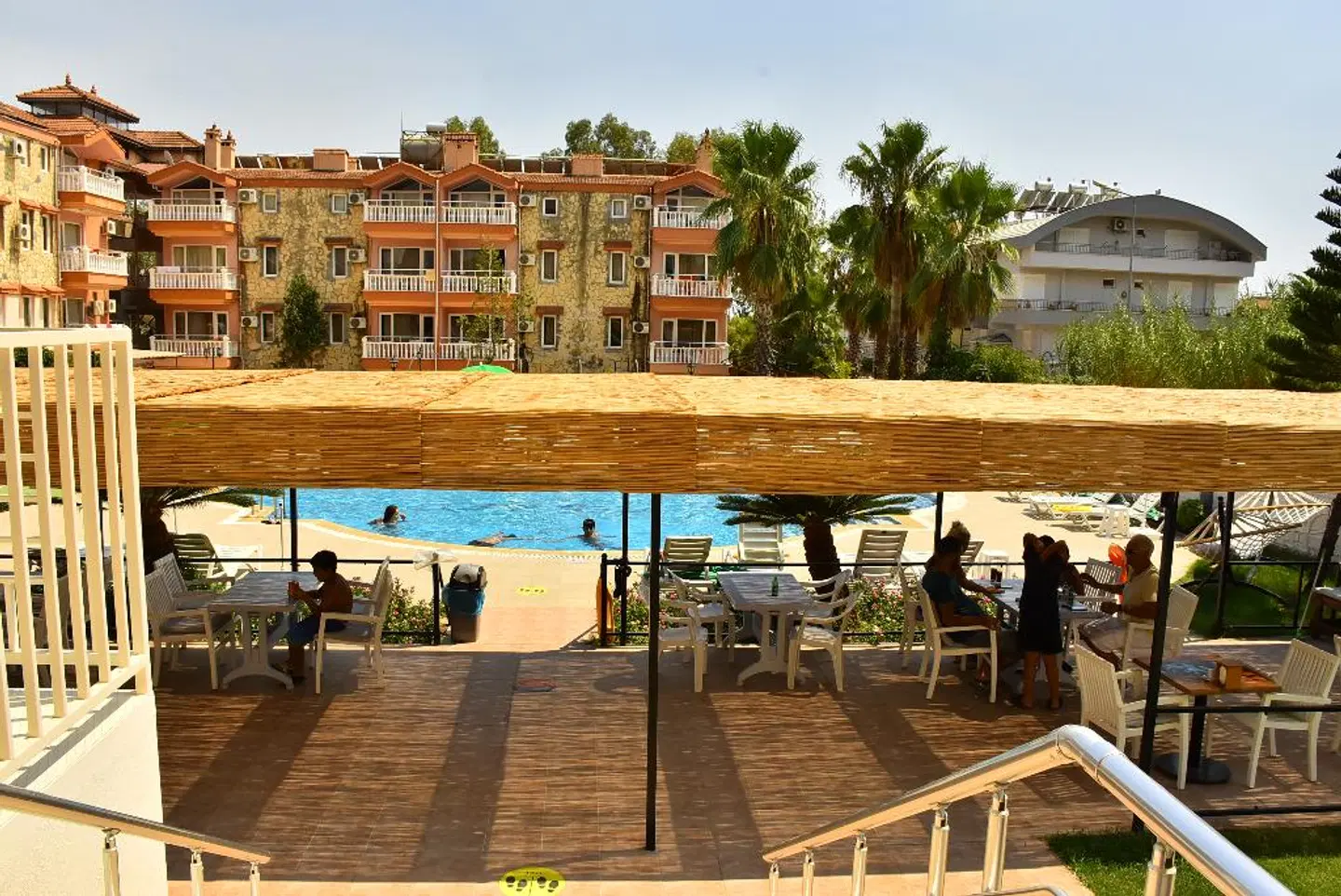 Nora Suit Hotel Terrasse