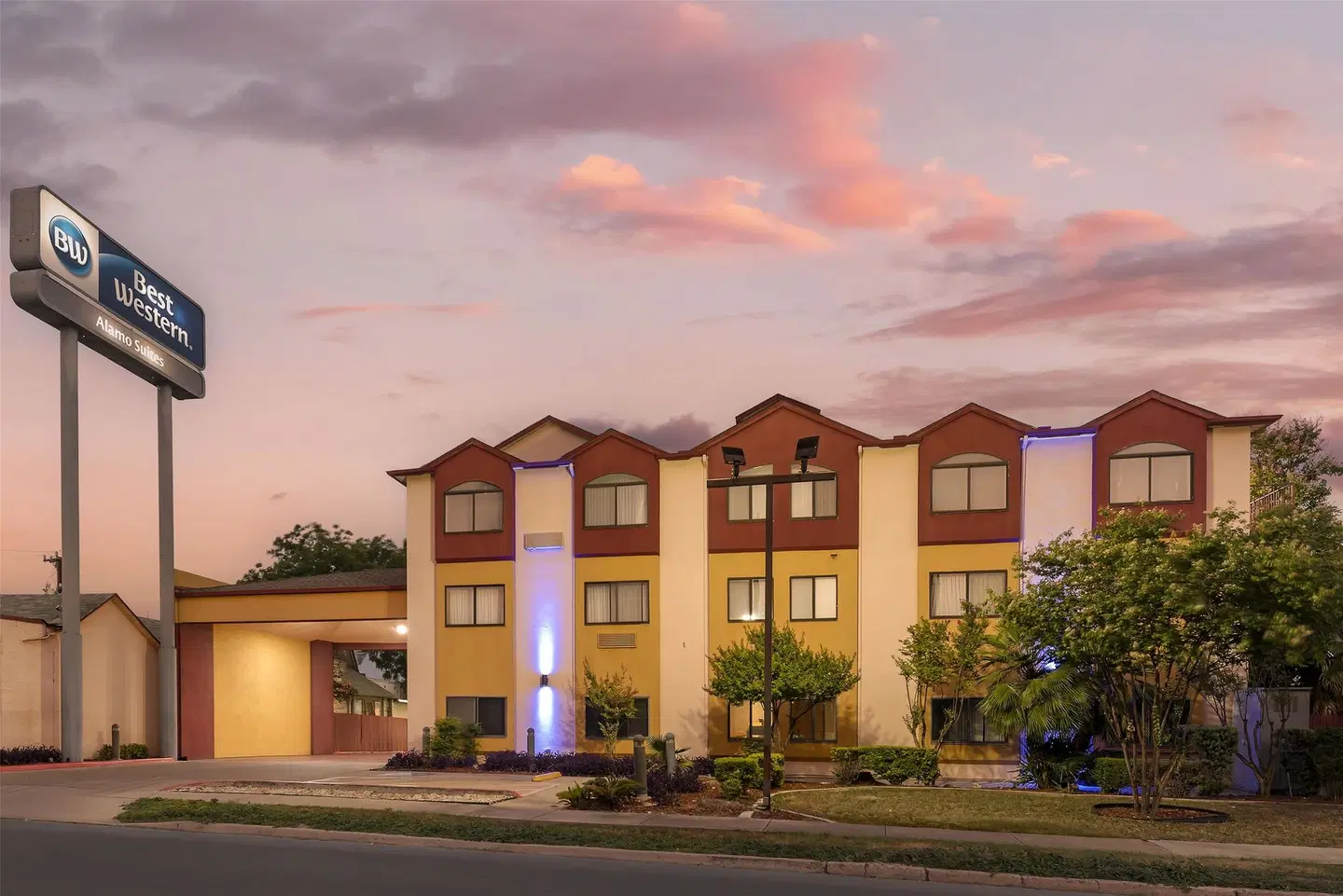 Best Western Alamo Suites EXTERIOR