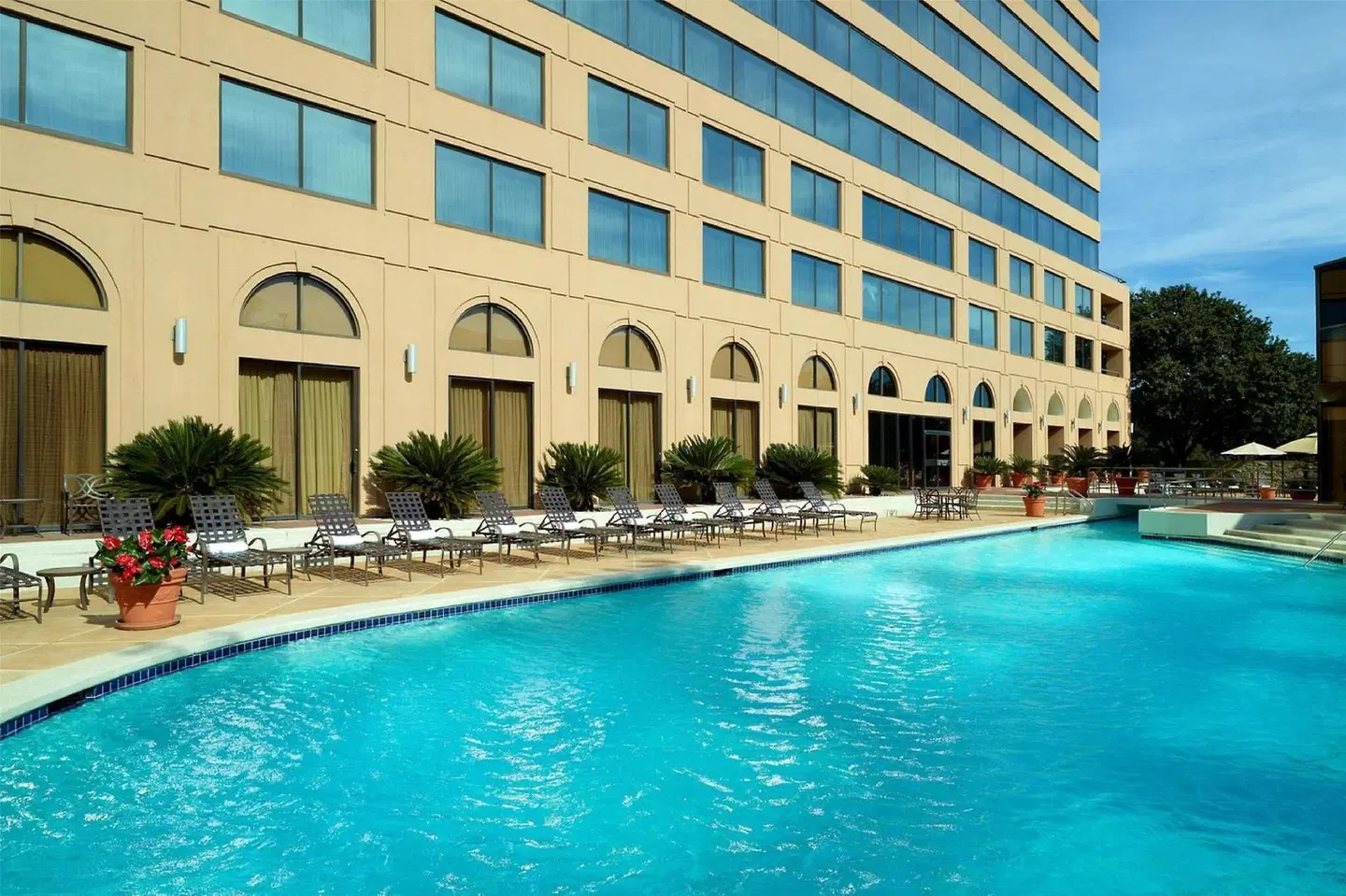 Austin Southpark Hotel OUTDOOR_POOL
