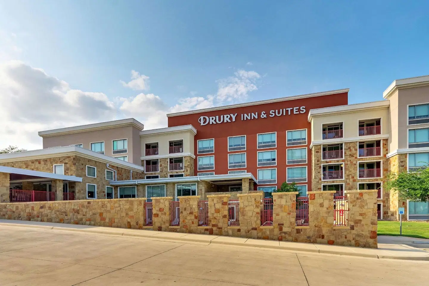 Wyndham Garden San Antonio Airport EXTERIOR