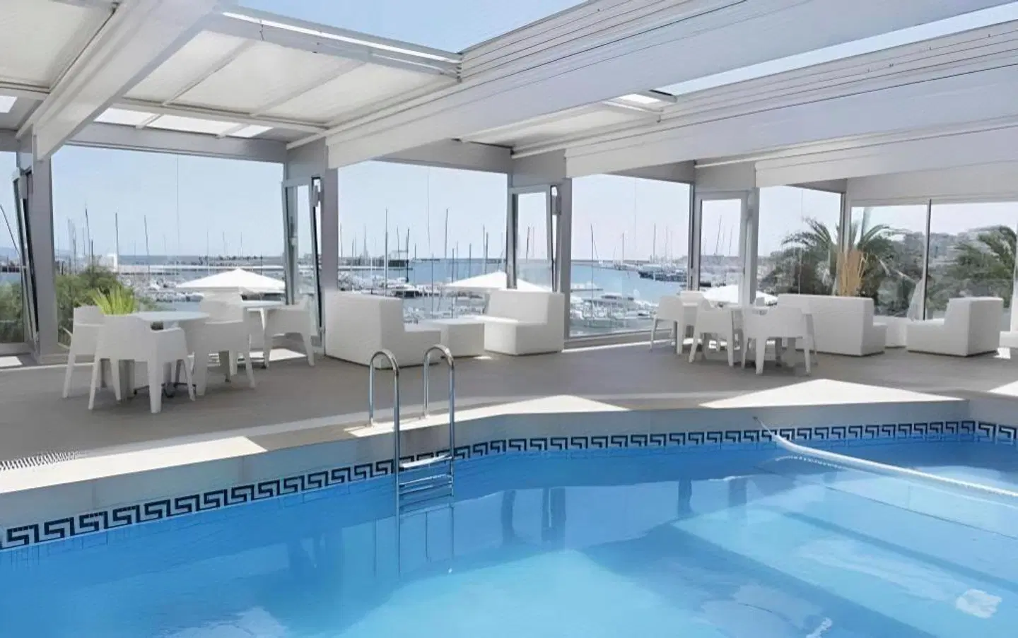 Costa Azul Hallenbad