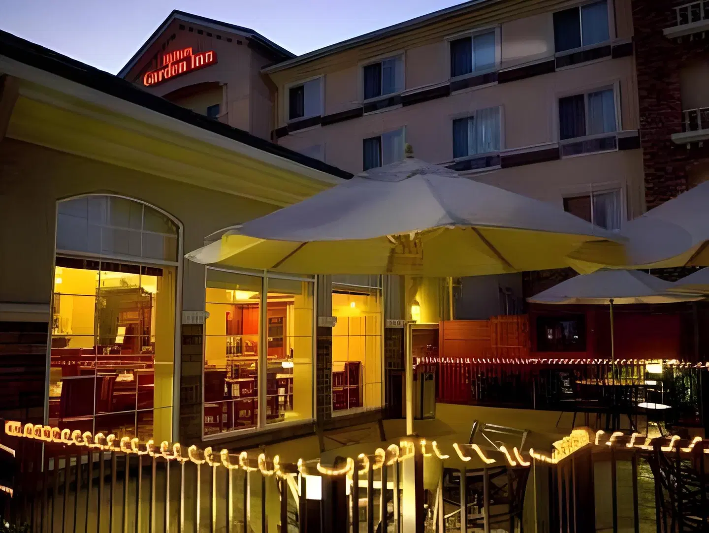 Hilton Garden Inn Ontario/Rancho Cucamonga Terrasse