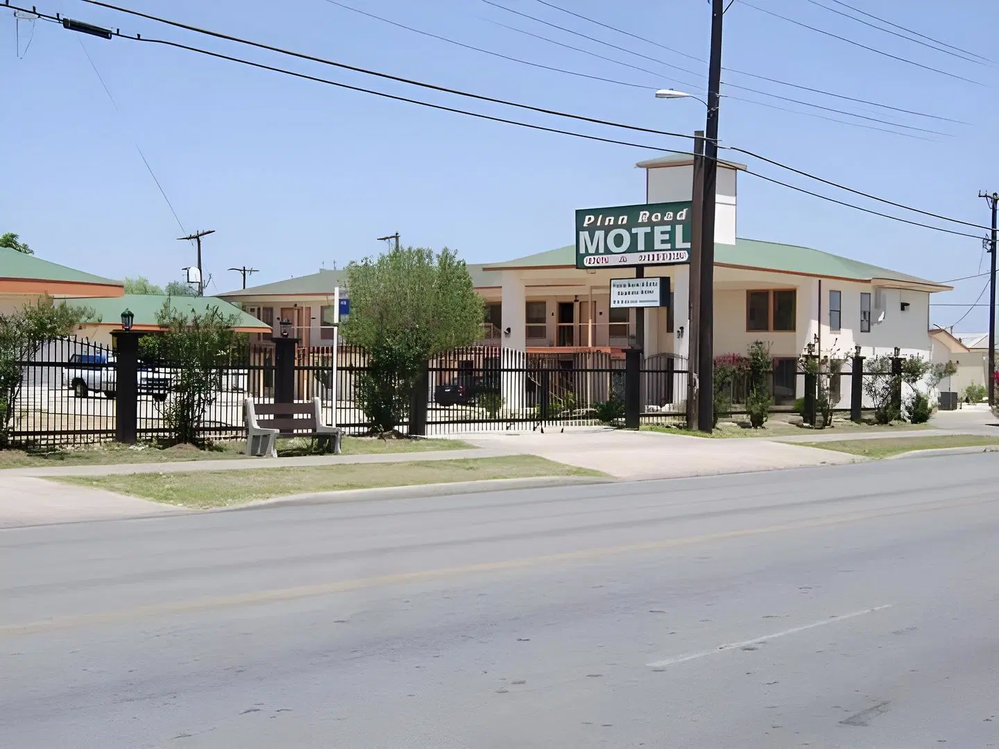 Pinn Road Inn and Suites EXTERIOR