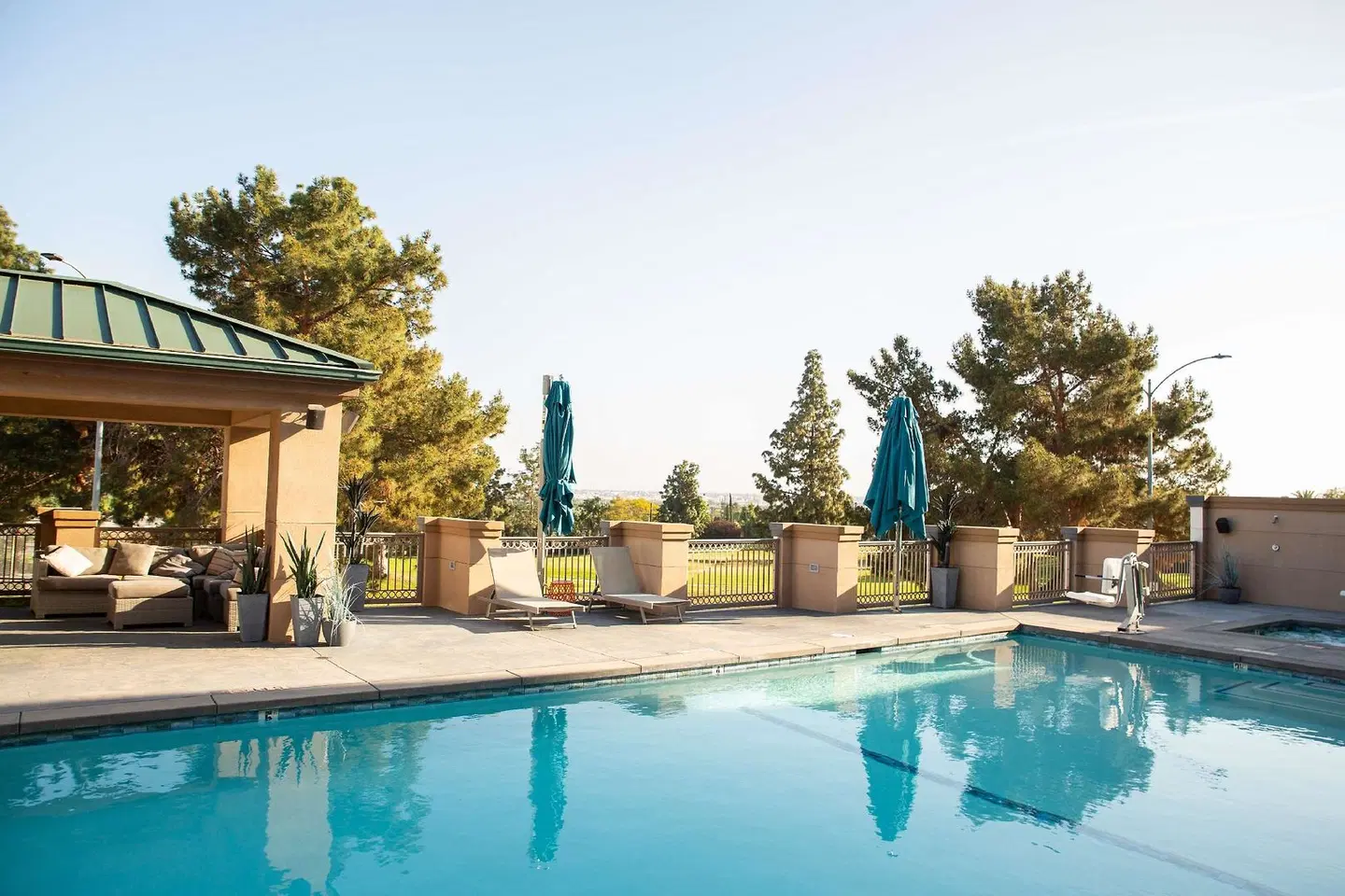 Hilton Garden Inn Los Angeles Montebello OUTDOOR_POOL