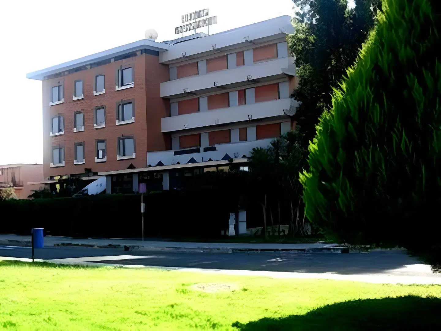 Excelsior EXTERIOR