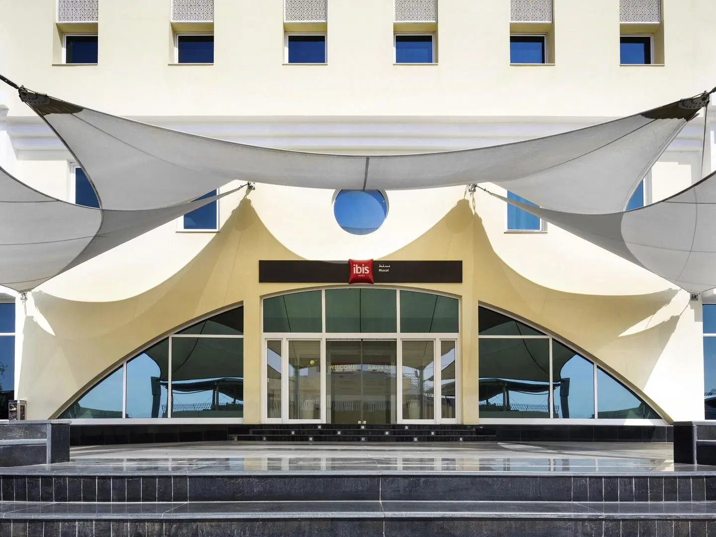 ibis Muscat EXTERIOR