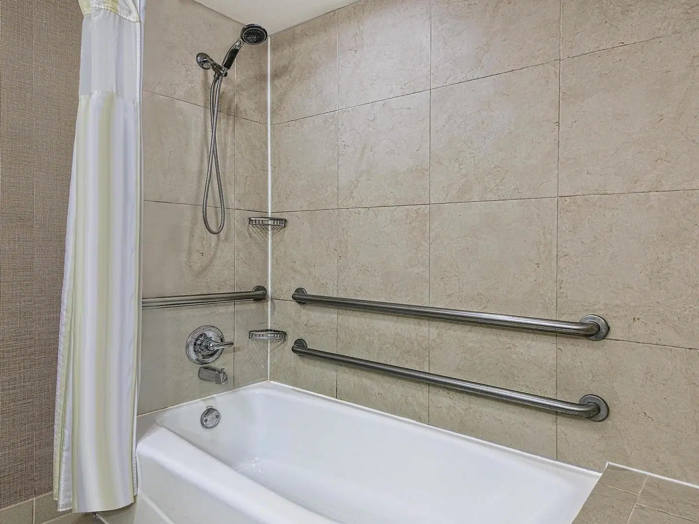 Hilton Garden Inn San Antonio Airport Badezimmer