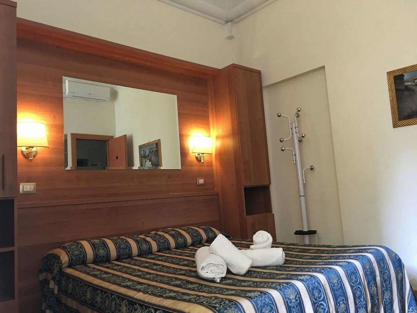 Bolognese ROOM_EXAMPLE