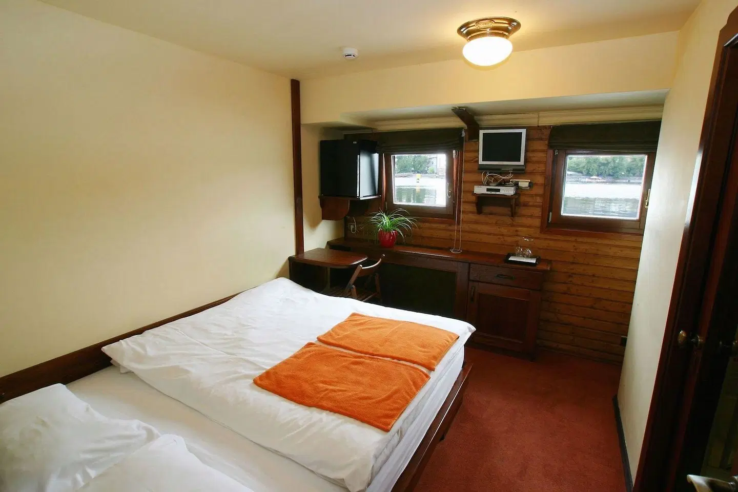 Boat Hotel Matylda ROOM_EXAMPLE
