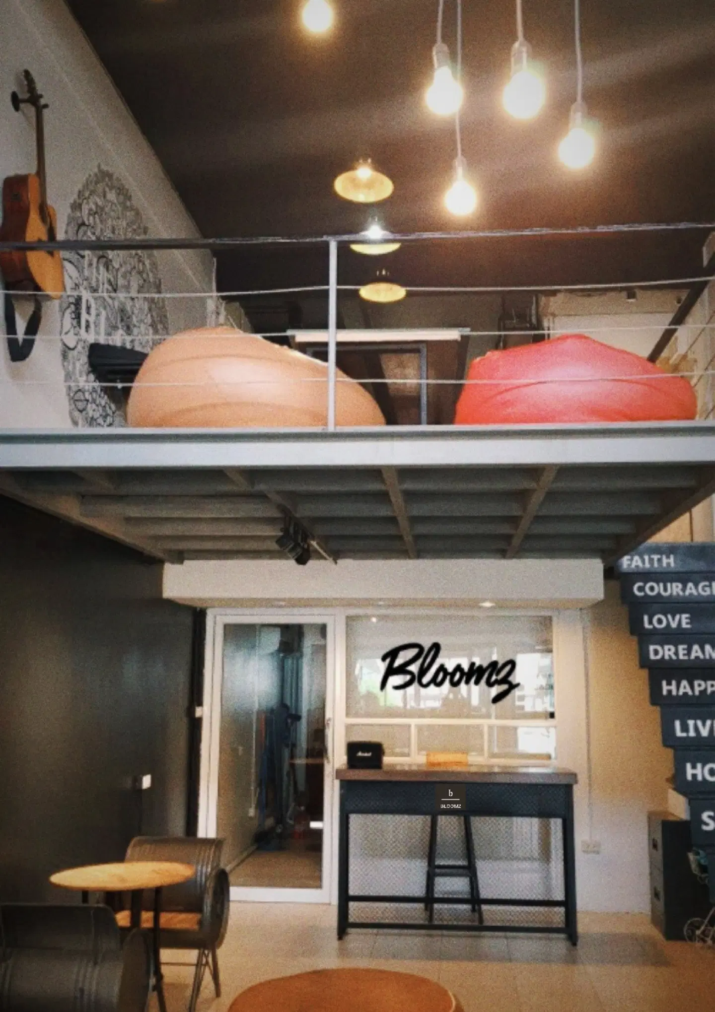 The Bloom Hostel Bar