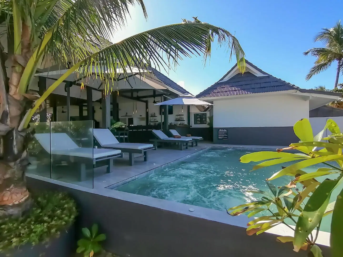 The Cosy Beach Resort OUTDOOR_POOL
