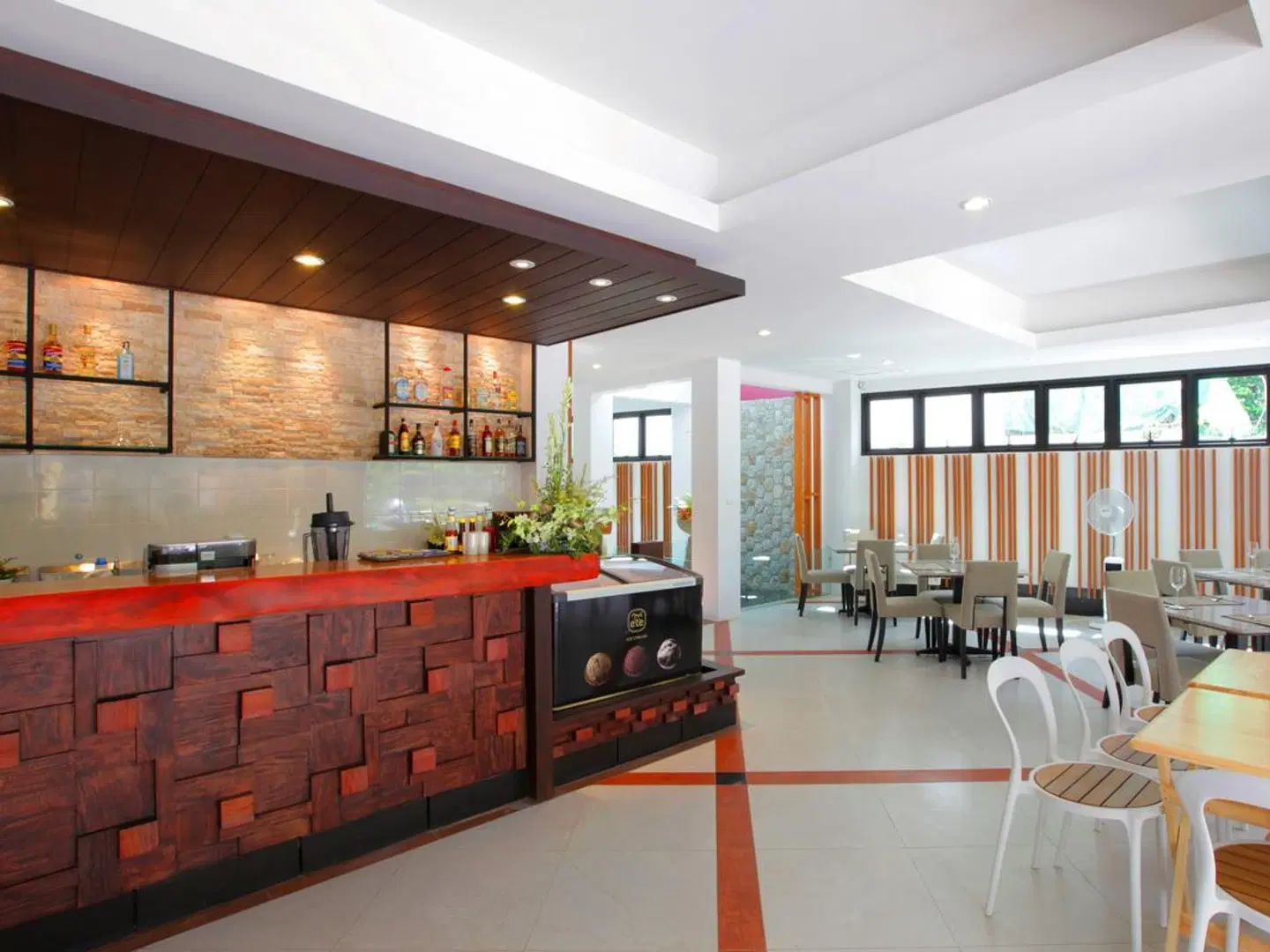 Sungthong Kamala Beach Resort Restaurant