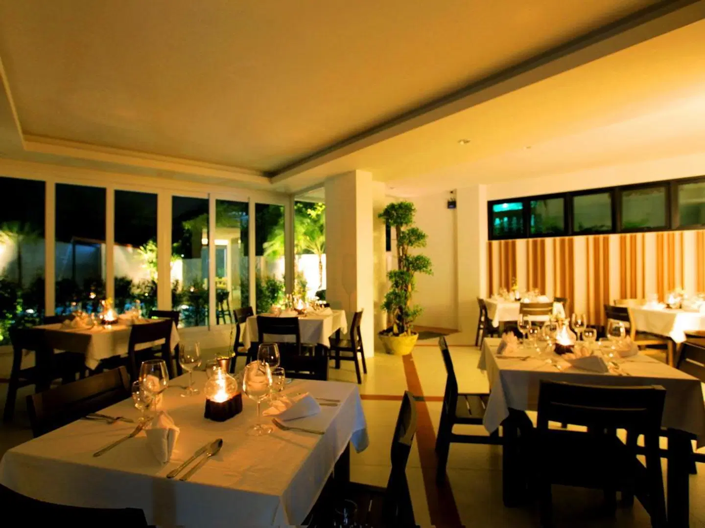 Sungthong Kamala Beach Resort Restaurant