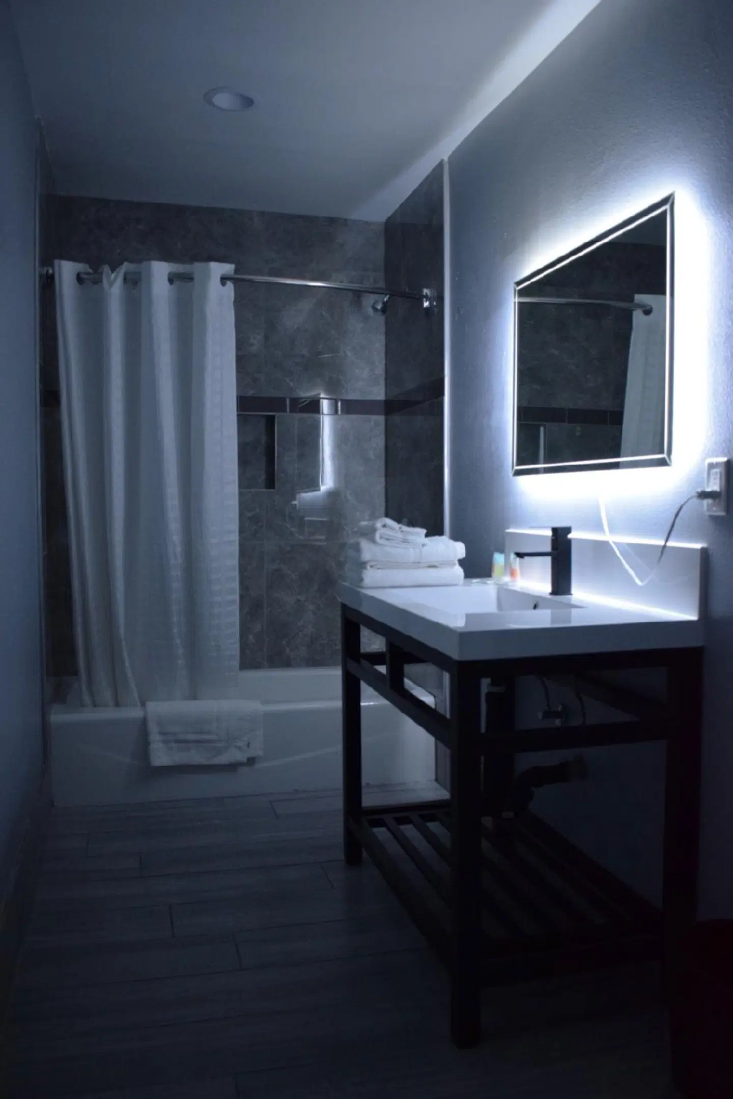 Willow Tree Inn & Suites Badezimmer