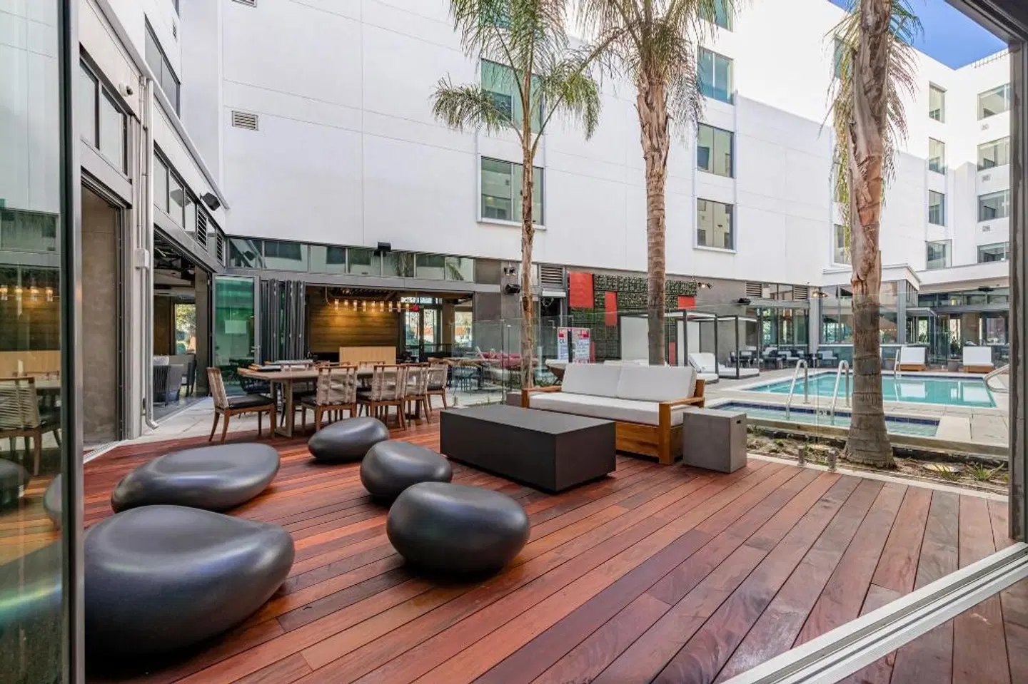 Shashi Hotel Mountain View, an Urban Resort Terrasse
