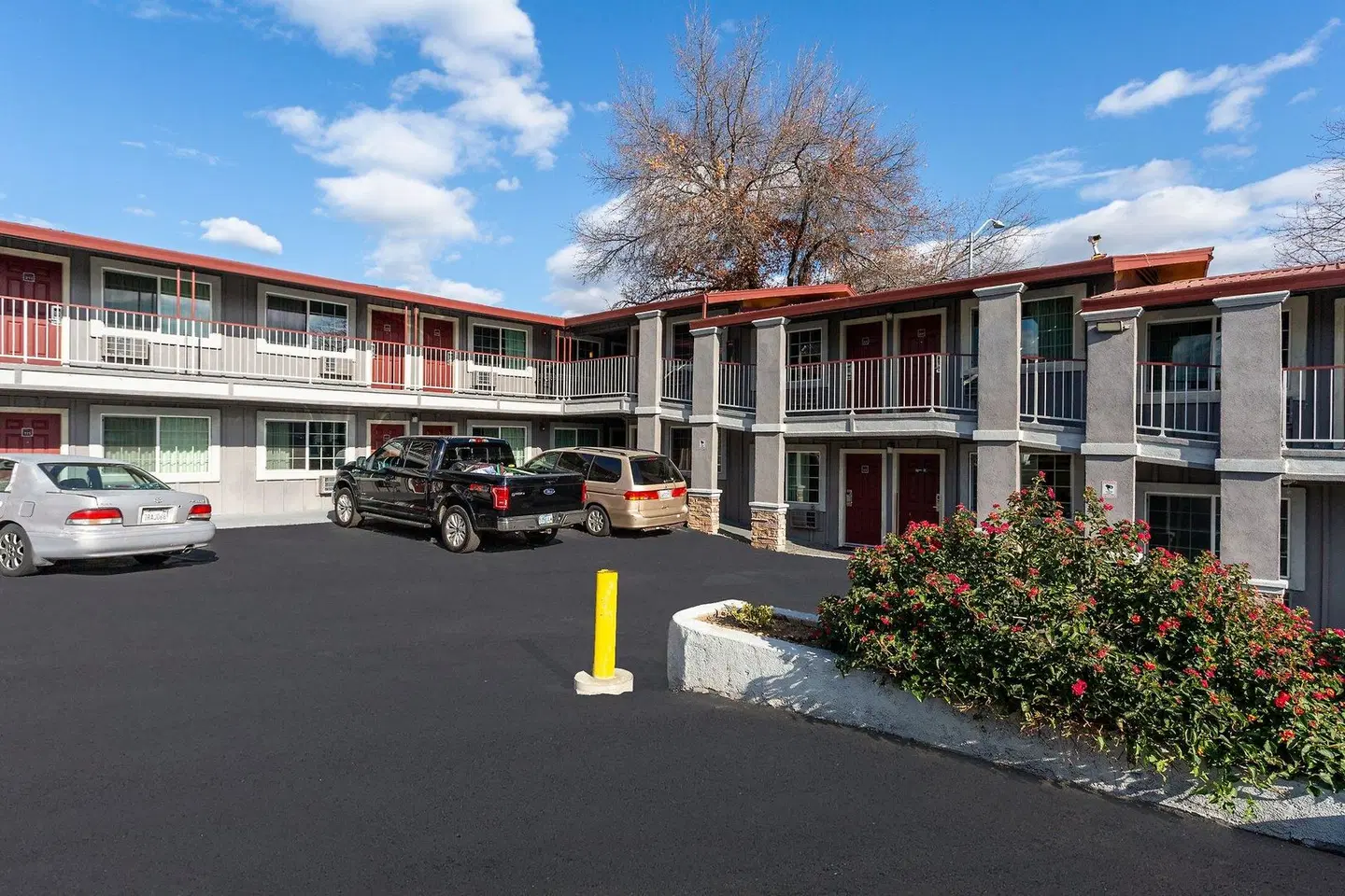 Ponderosa Inn Redding EXTERIOR