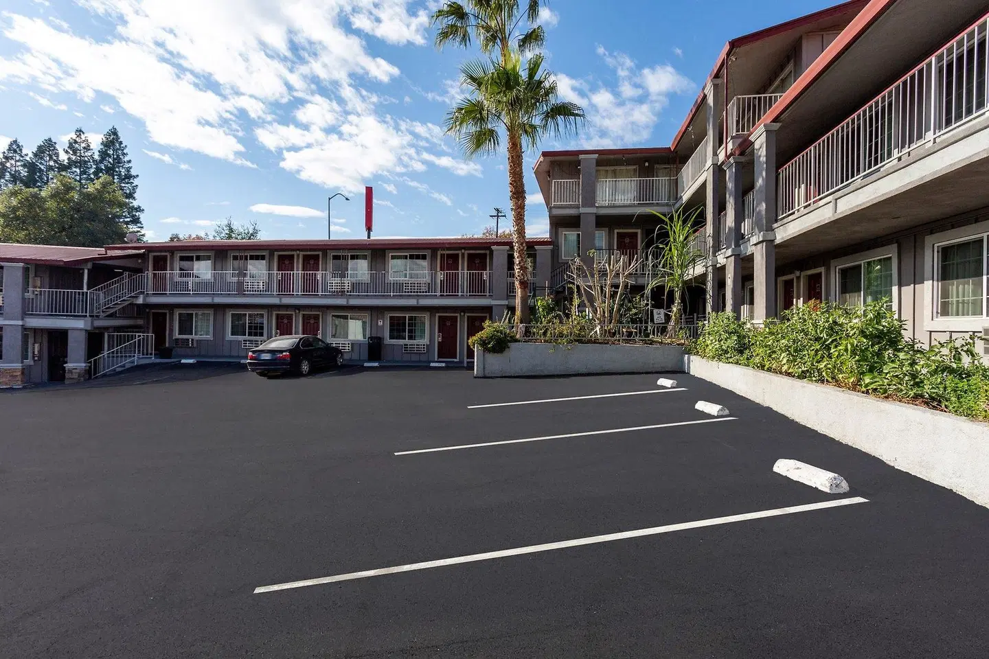 Ponderosa Inn Redding EXTERIOR