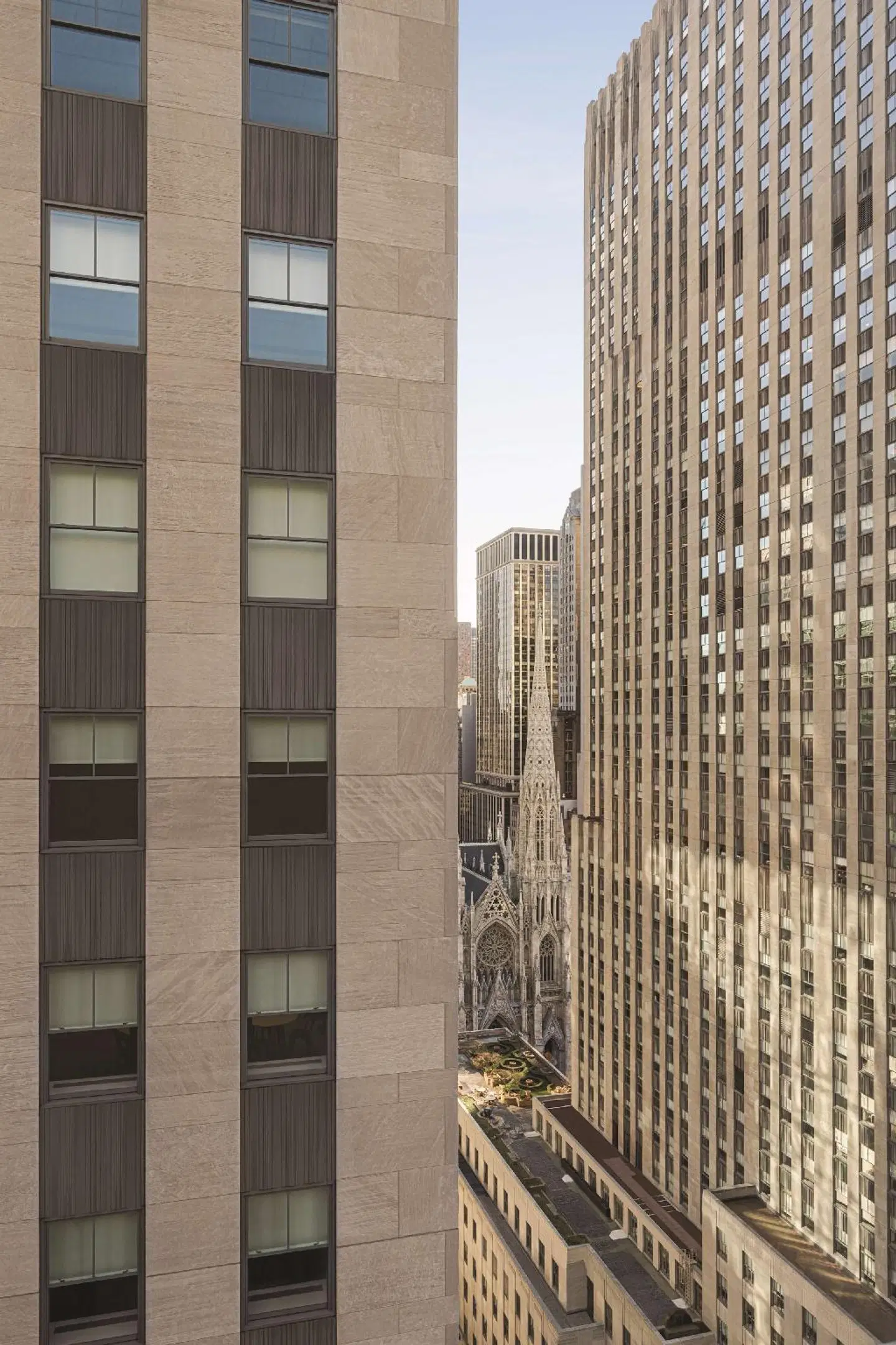 DoubleTree by Hilton New York Midtown Fifth Ave EXTERIOR