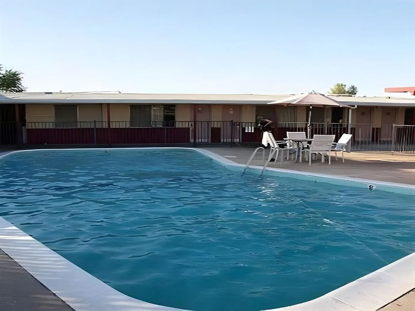 Gateway Inn OUTDOOR_POOL