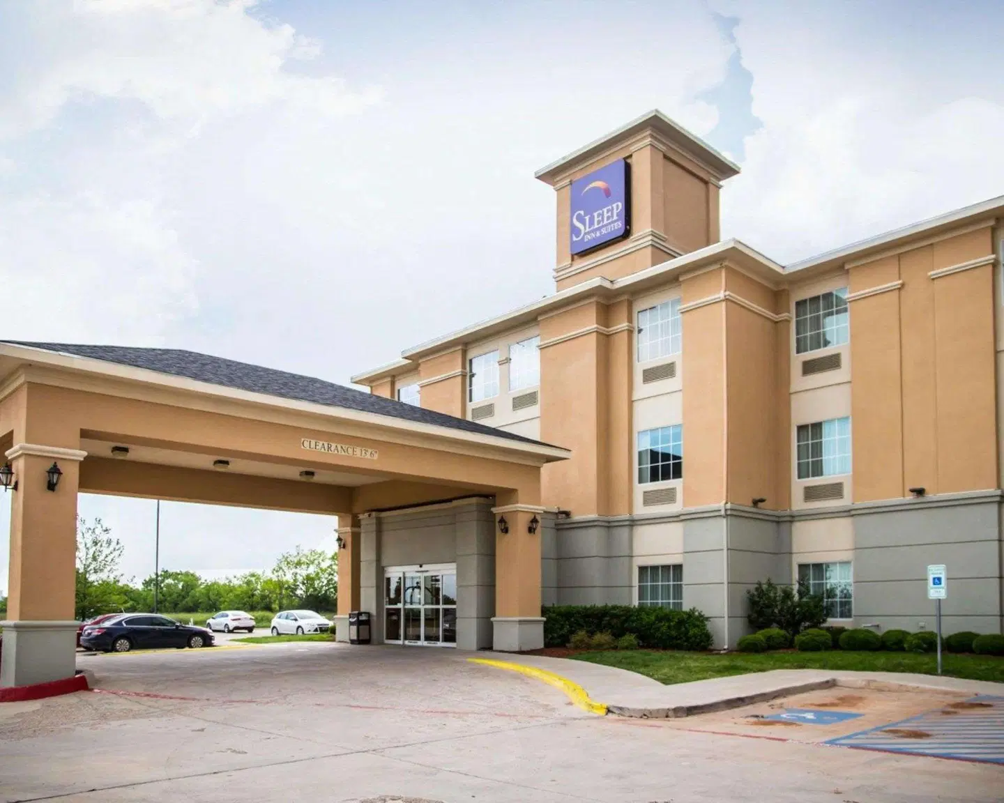 Sleep Inn & Suites University EXTERIOR