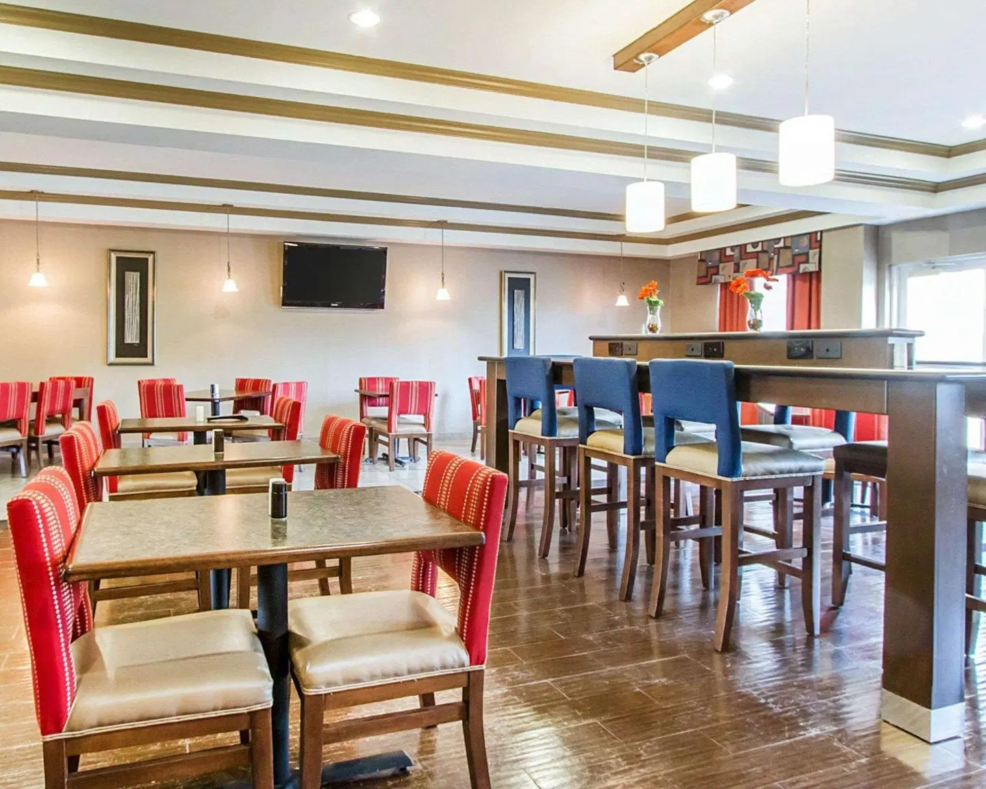 Comfort Suites Bar