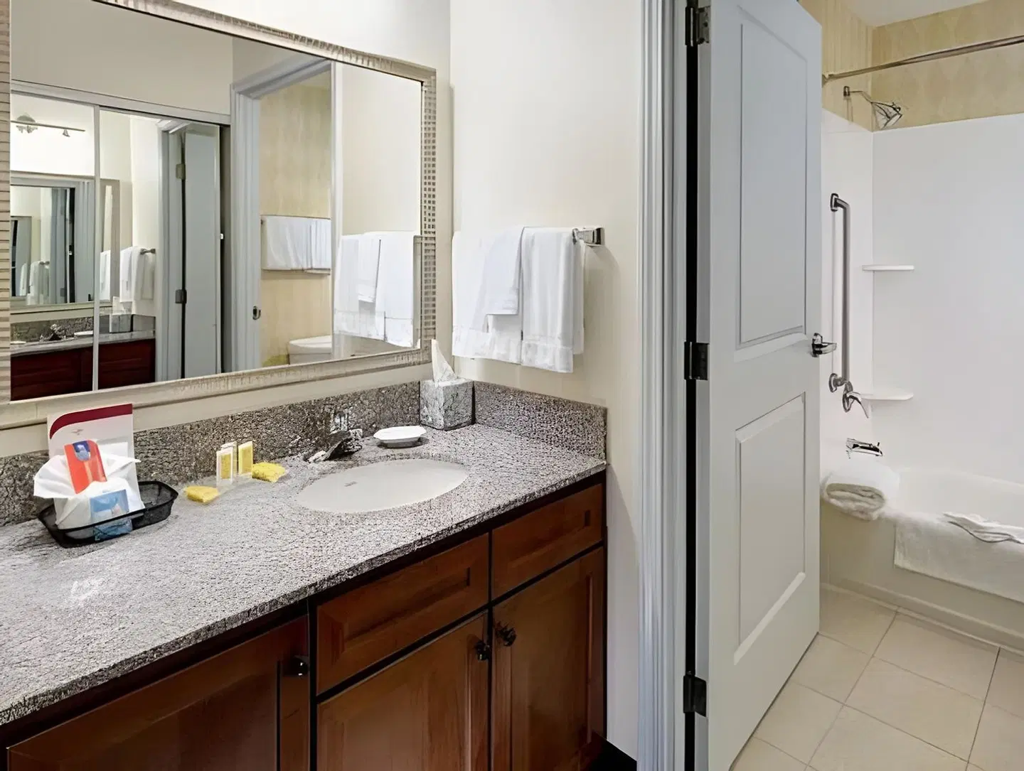 Residence Inn by Marriott Houston West/Energy Corridor Badezimmer