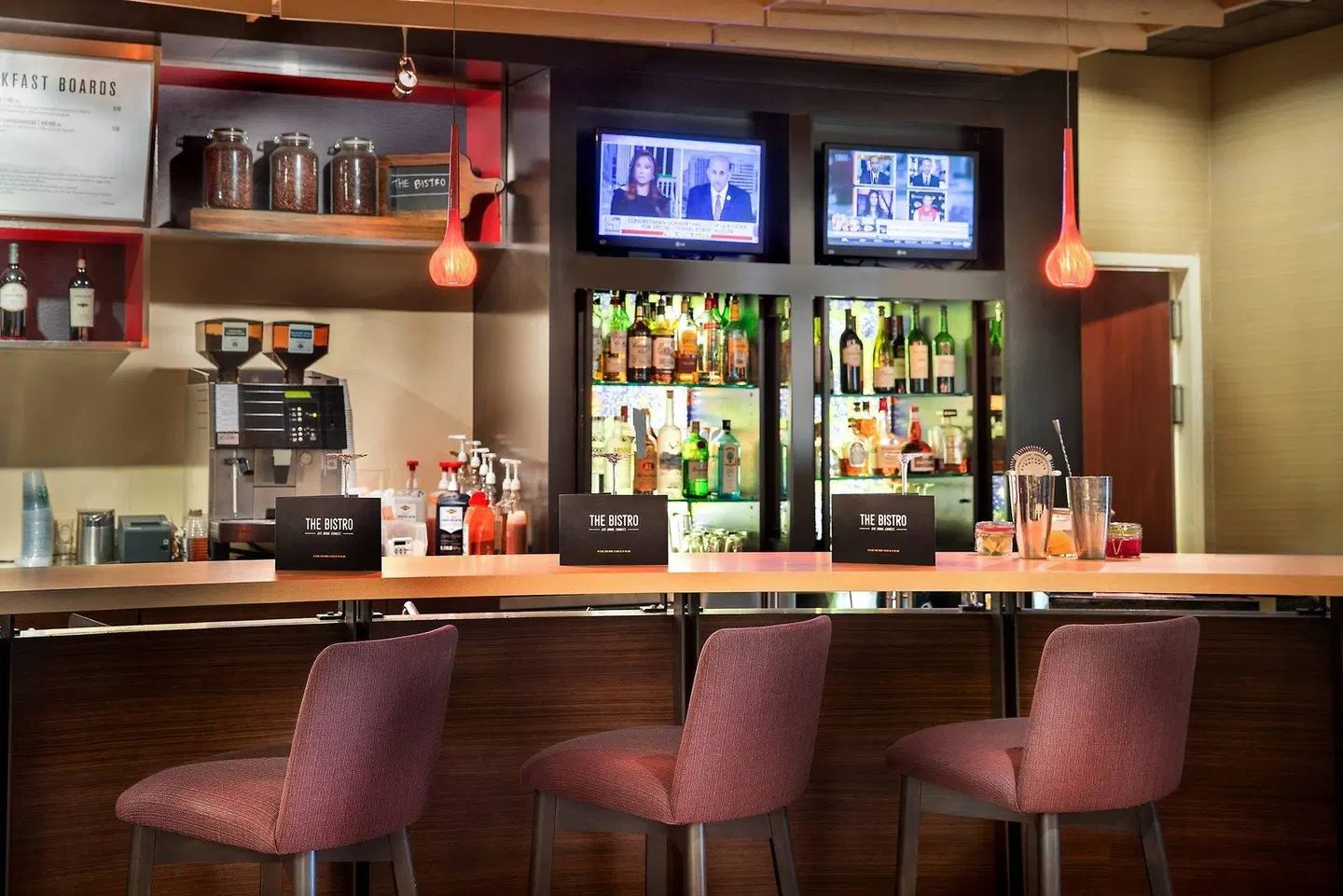 Courtyard by Marriott Denton Bar