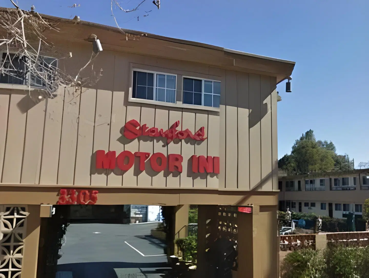 Stanford Motor Inn EXTERIOR