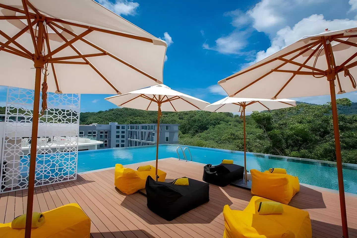 Utopia Naiharn Terrasse