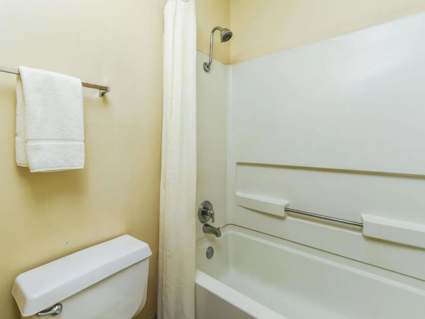 Super 8 by Wyndham Abilene North Badezimmer
