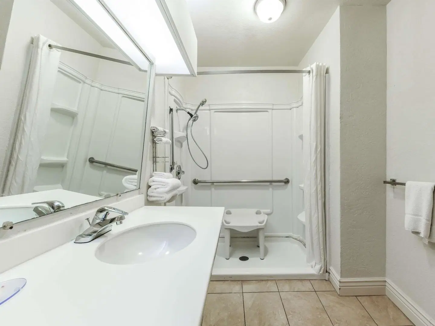 Super 8 by Wyndham Abilene North Badezimmer